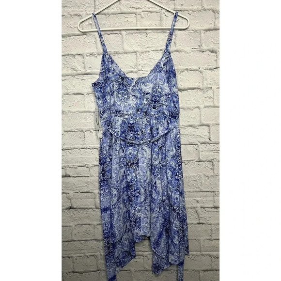 NWT Aqua Women's Blue White Paisley Handkerchief Mini Dress M. - Picture 4 of 11